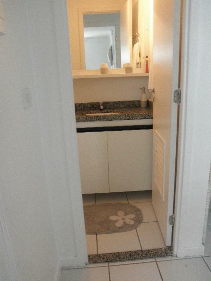 Na Beira Mar De Pajucara- Edif Neo- Apartamento Quarto E Sala- Tem Varanda - Vista Lateral Do Mar- Rua Julio Plech Filho 60 Esquina Com Avenida Doutor Antonio Gouveia - Consumo Eletrico E Pago No Ckeck-Out 1Kwh E 1,35 Reias Maceió 외부 사진